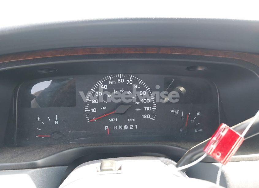 Photo 7 of 2002 Lincoln Town CAR SIGNATURE (VIN 1LNHM82WX2Y661185)