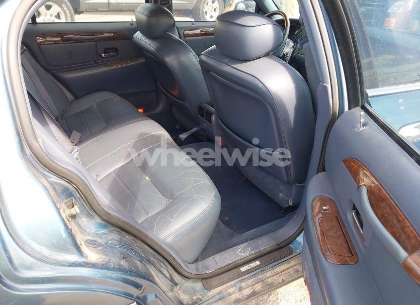 Photo 8 of 2002 Lincoln Town CAR SIGNATURE (VIN 1LNHM82WX2Y661185)