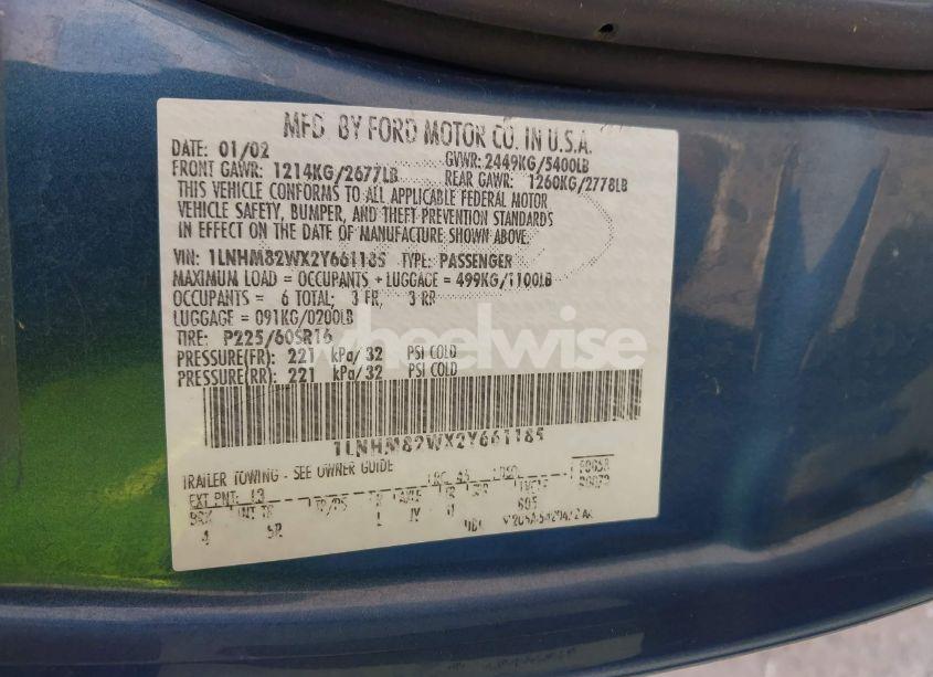 Photo 9 of 2002 Lincoln Town CAR SIGNATURE (VIN 1LNHM82WX2Y661185)