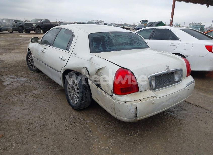 Photo 3 of 2003 Lincoln Town CAR SIGNATURE (VIN 1LNHM82WX3Y684645)