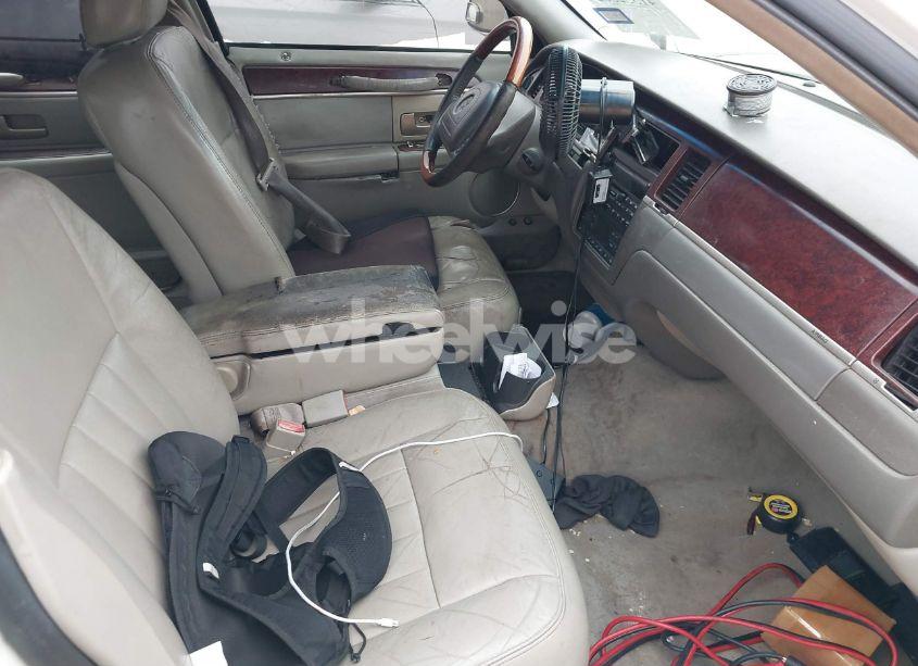 Photo 5 of 2003 Lincoln Town CAR SIGNATURE (VIN 1LNHM82WX3Y684645)