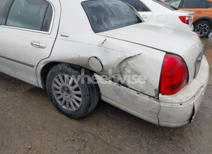 Photo 6 of 2003 Lincoln Town CAR SIGNATURE (VIN 1LNHM82WX3Y684645)