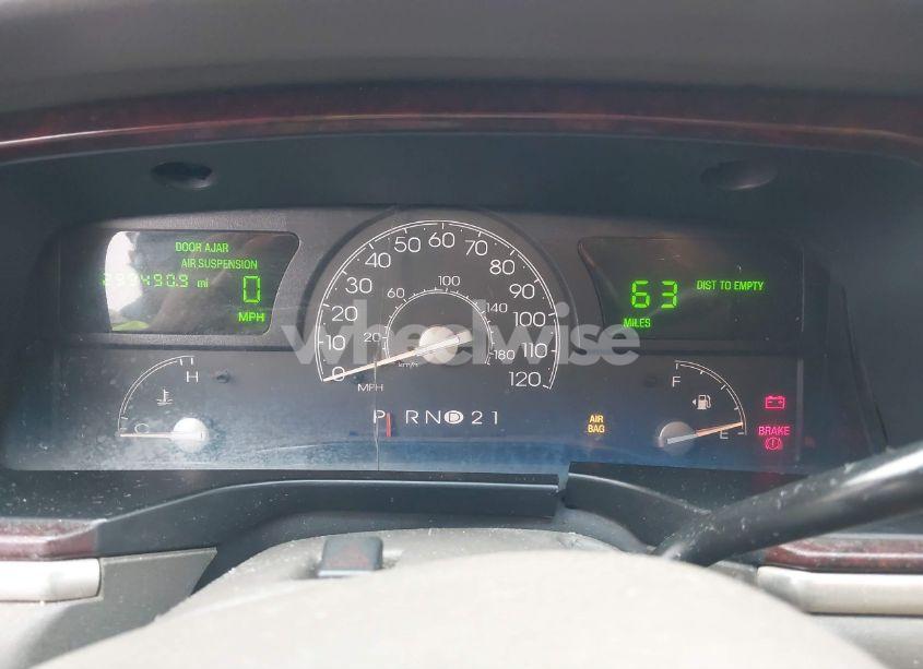 Photo 7 of 2003 Lincoln Town CAR SIGNATURE (VIN 1LNHM82WX3Y684645)