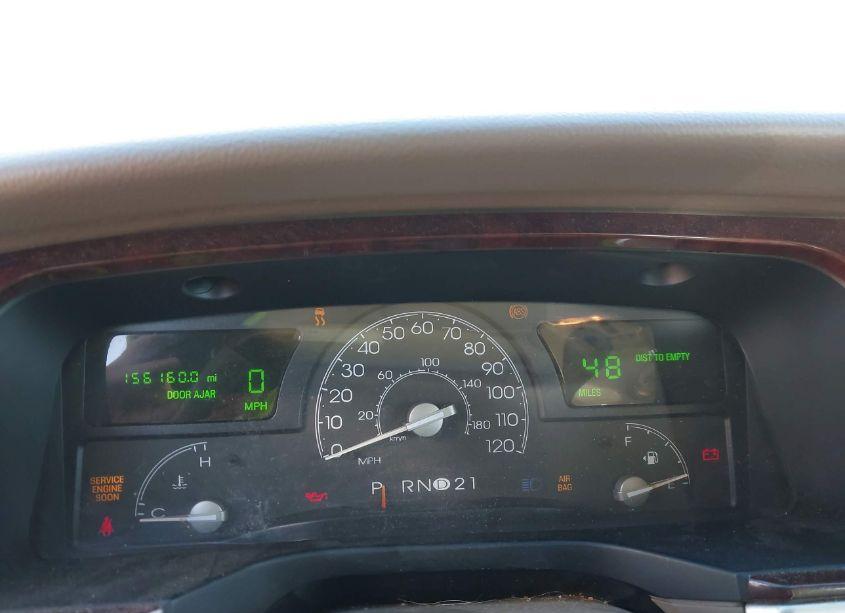 Photo 7 of 2005 Lincoln Town CAR SIGNATURE LIMITED (VIN 1LNHM82WX5Y647629)