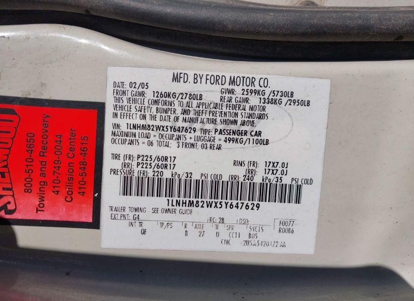 Photo 9 of 2005 Lincoln Town CAR SIGNATURE LIMITED (VIN 1LNHM82WX5Y647629)