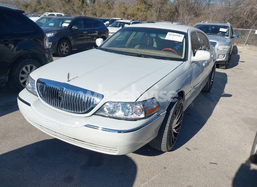 Photo 2 of 2006 Lincoln Town CAR DESIGNER SERIES (VIN 1LNHM83V06Y651342)