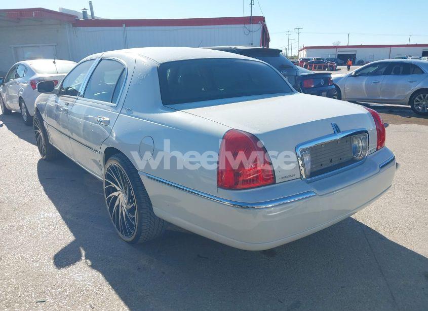 Photo 3 of 2006 Lincoln Town CAR DESIGNER SERIES (VIN 1LNHM83V06Y651342)