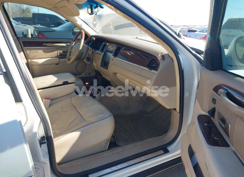 Photo 5 of 2006 Lincoln Town CAR DESIGNER SERIES (VIN 1LNHM83V06Y651342)