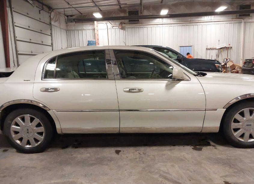 Photo 14 of 2007 Lincoln Town CAR DESIGNER SERIES (VIN 1LNHM83V37Y605408)