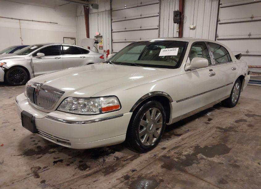 Photo 2 of 2007 Lincoln Town CAR DESIGNER SERIES (VIN 1LNHM83V37Y605408)