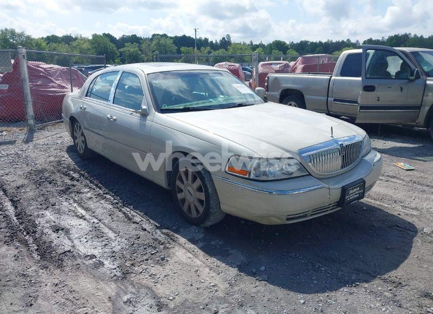 2007 Lincoln Town CAR DESIGNER SERIES (VIN 1LNHM83V37Y611922) main photo