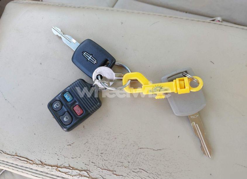 Photo 11 of 2007 Lincoln Town CAR DESIGNER SERIES (VIN 1LNHM83V37Y611922)