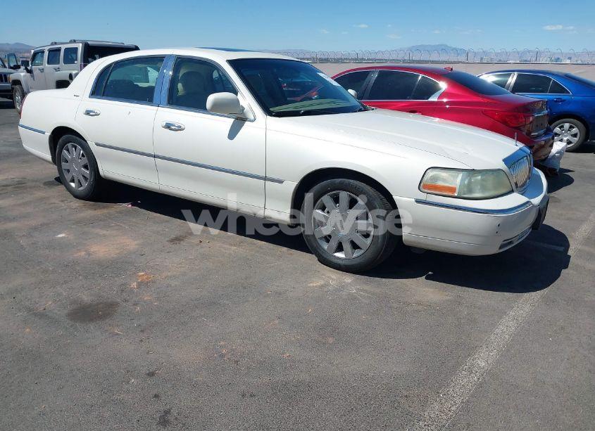 2007 Lincoln Town CAR DESIGNER SERIES (VIN 1LNHM83V97Y605154) main photo