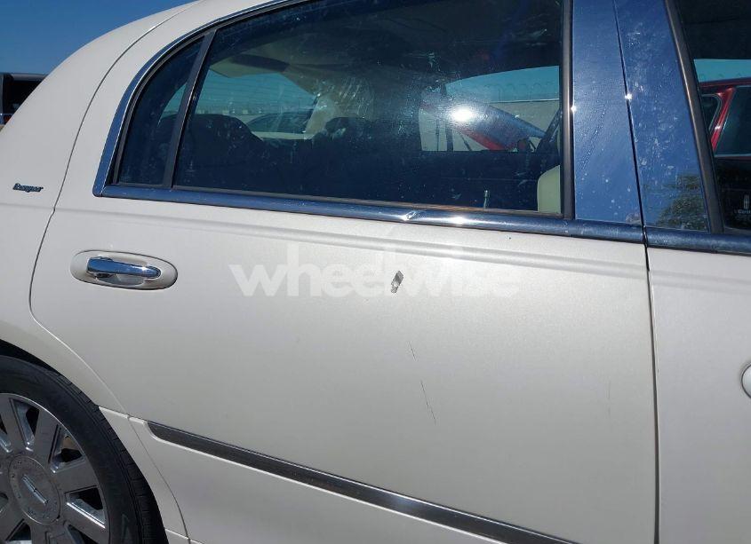 Photo 12 of 2007 Lincoln Town CAR DESIGNER SERIES (VIN 1LNHM83V97Y605154)