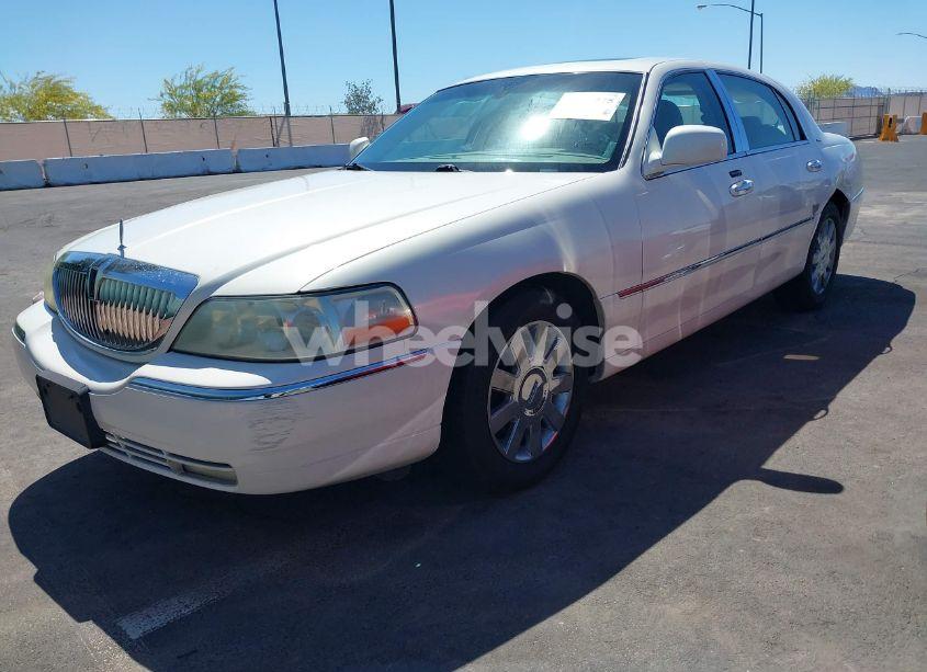 Photo 2 of 2007 Lincoln Town CAR DESIGNER SERIES (VIN 1LNHM83V97Y605154)