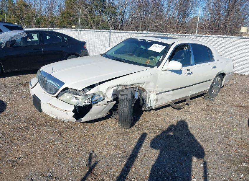 Photo 2 of 2007 Lincoln Town CAR DESIGNER SERIES (VIN 1LNHM83V97Y608071)