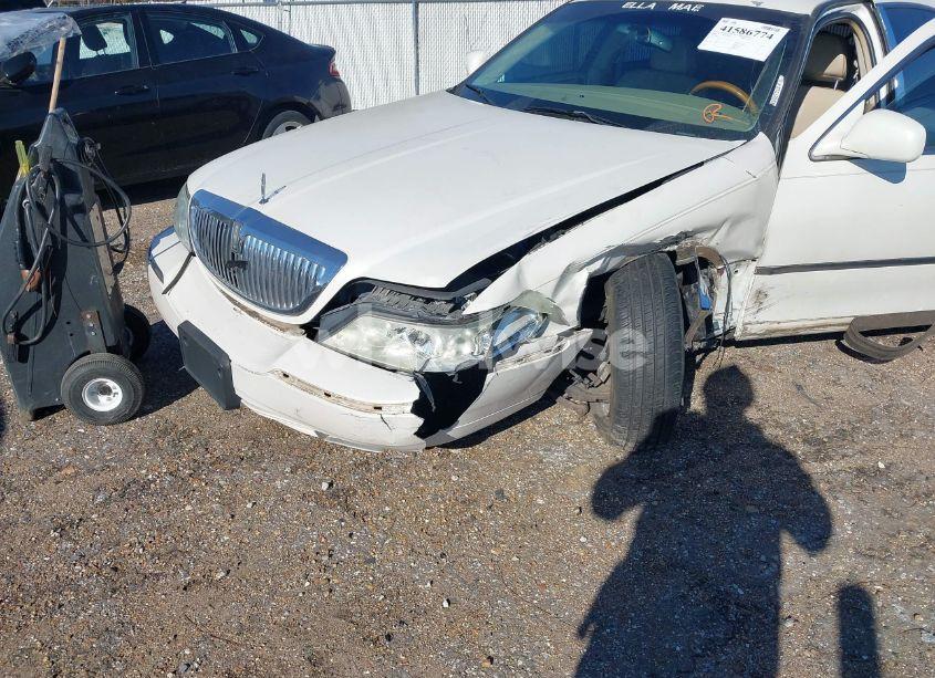 Photo 6 of 2007 Lincoln Town CAR DESIGNER SERIES (VIN 1LNHM83V97Y608071)