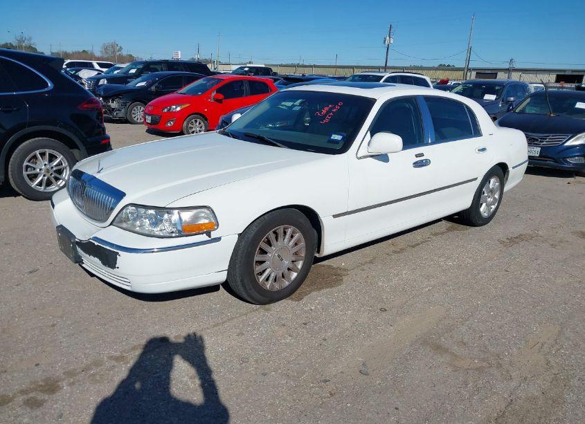 Photo 2 of 2006 Lincoln Town CAR DESIGNER SERIES (VIN 1LNHM83VX6Y623919)