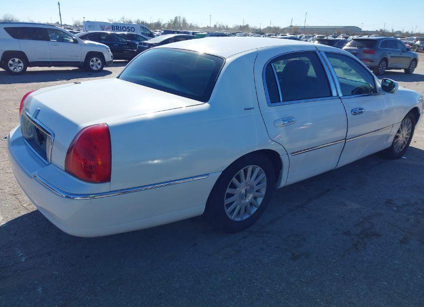 Photo 4 of 2006 Lincoln Town CAR DESIGNER SERIES (VIN 1LNHM83VX6Y623919)