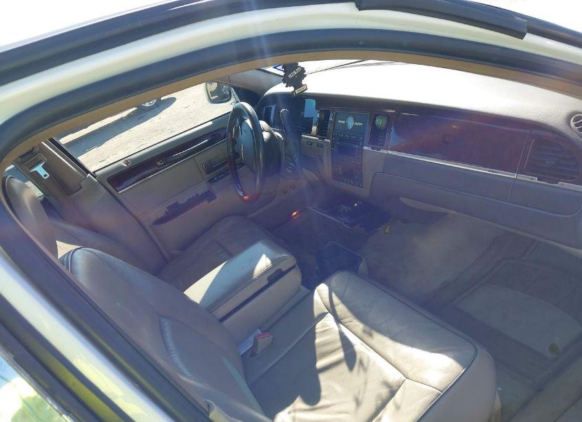 Photo 5 of 2006 Lincoln Town CAR DESIGNER SERIES (VIN 1LNHM83VX6Y623919)