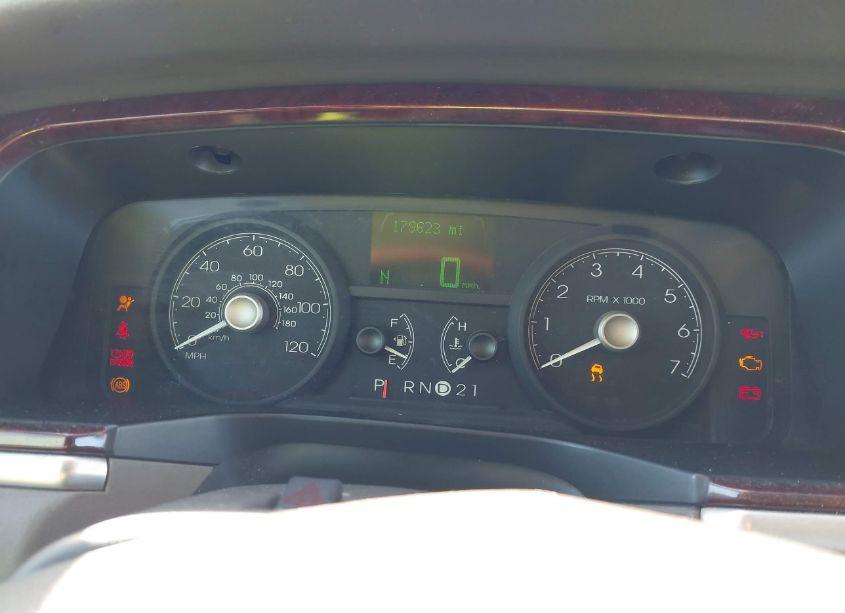 Photo 7 of 2006 Lincoln Town CAR DESIGNER SERIES (VIN 1LNHM83VX6Y623919)