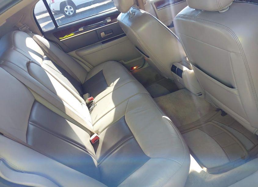 Photo 8 of 2006 Lincoln Town CAR DESIGNER SERIES (VIN 1LNHM83VX6Y623919)