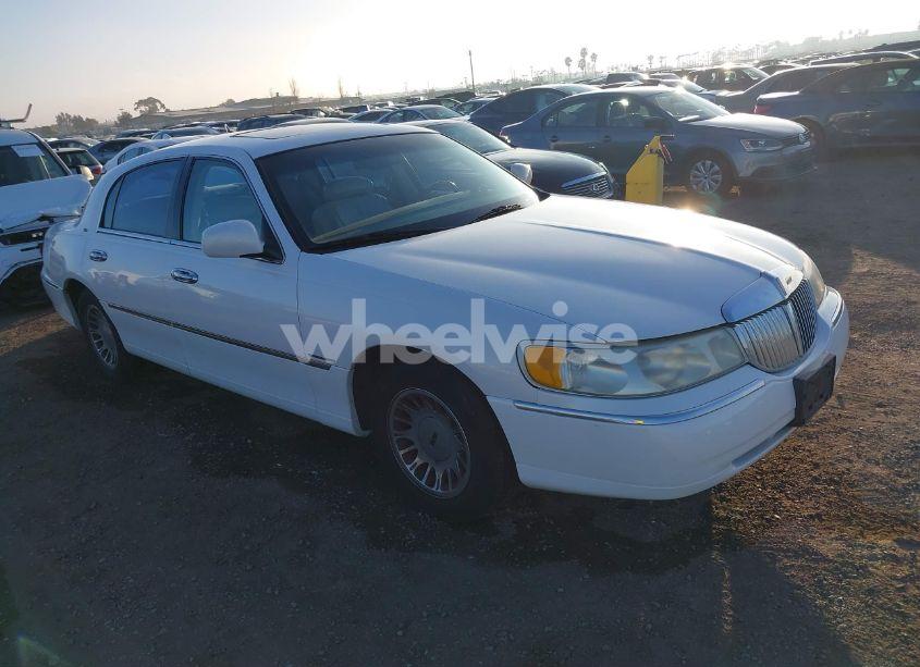 2001 Lincoln Town CAR CARTIER (VIN 1LNHM83W01Y633120) main photo