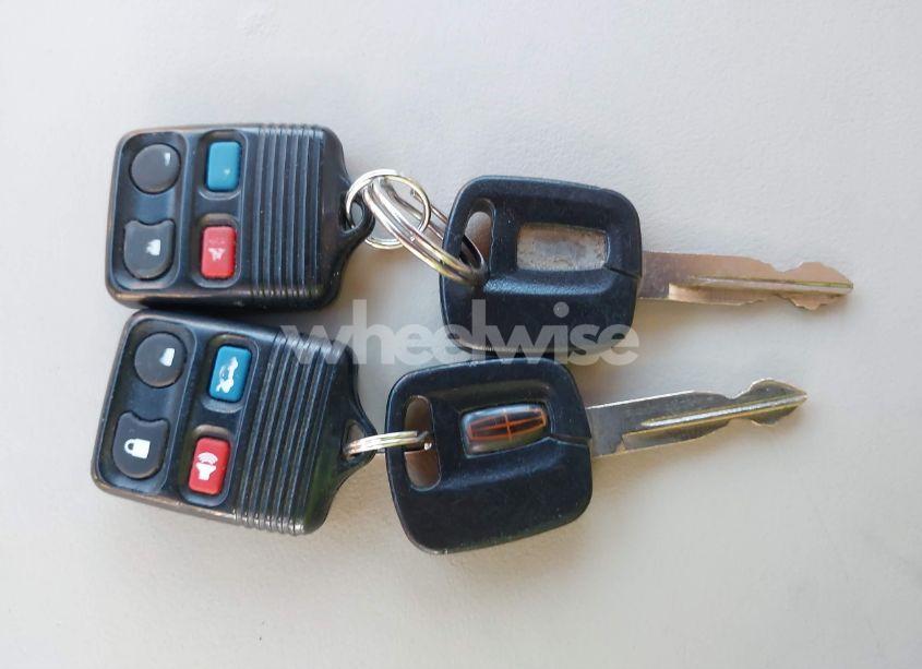 Photo 11 of 2001 Lincoln Town CAR CARTIER (VIN 1LNHM83W01Y633120)