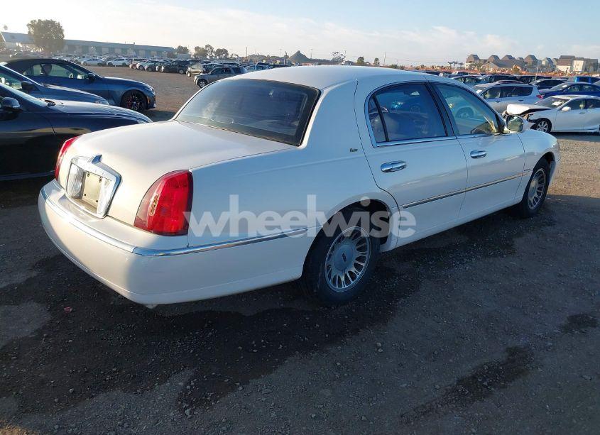 Photo 4 of 2001 Lincoln Town CAR CARTIER (VIN 1LNHM83W01Y633120)