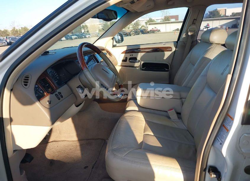 Photo 5 of 2001 Lincoln Town CAR CARTIER (VIN 1LNHM83W01Y633120)