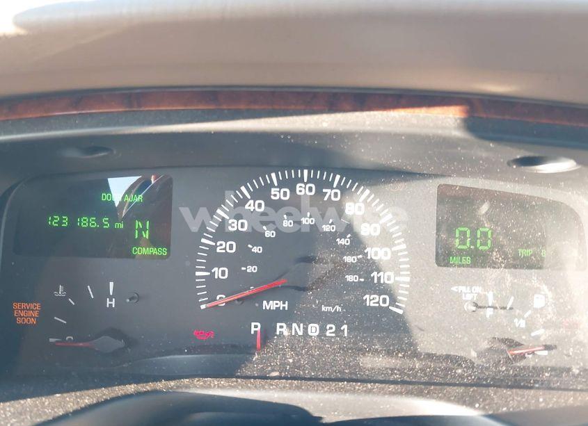 Photo 7 of 2001 Lincoln Town CAR CARTIER (VIN 1LNHM83W01Y633120)