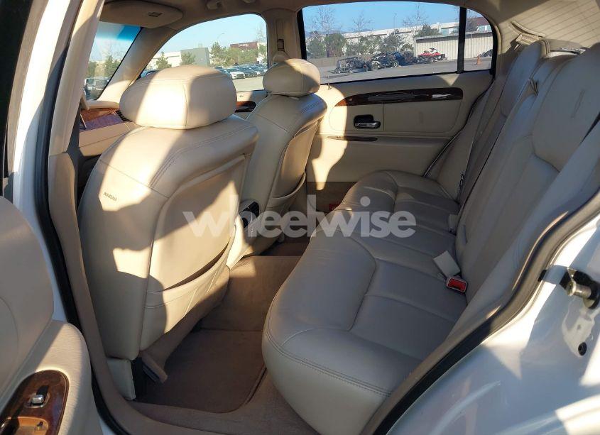 Photo 8 of 2001 Lincoln Town CAR CARTIER (VIN 1LNHM83W01Y633120)