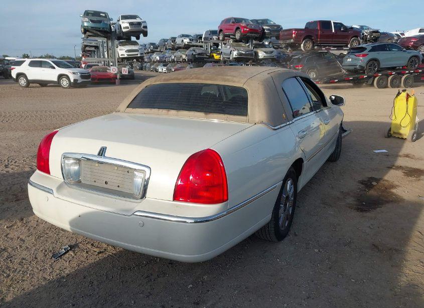 Photo 4 of 2004 Lincoln Town CAR ULTIMATE (VIN 1LNHM83W14Y644096)