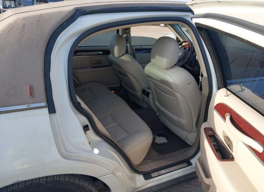 Photo 8 of 2004 Lincoln Town CAR ULTIMATE (VIN 1LNHM83W14Y644096)