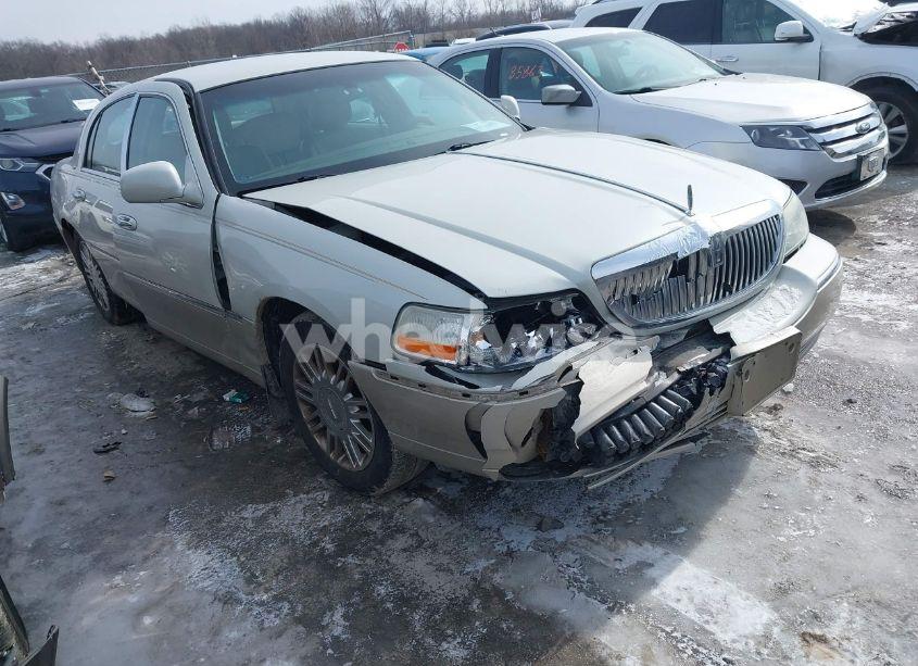 2004 Lincoln Town CAR ULTIMATE (VIN 1LNHM83W14Y680645) main photo