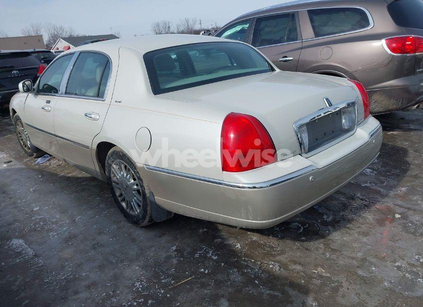 Photo 3 of 2004 Lincoln Town CAR ULTIMATE (VIN 1LNHM83W14Y680645)