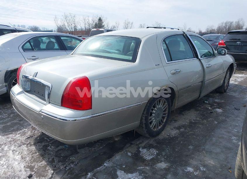 Photo 4 of 2004 Lincoln Town CAR ULTIMATE (VIN 1LNHM83W14Y680645)