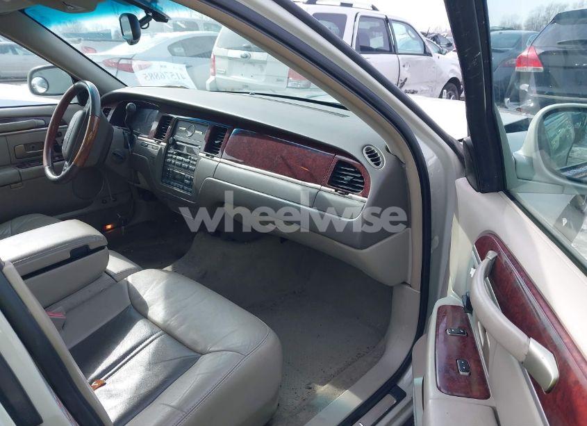 Photo 5 of 2004 Lincoln Town CAR ULTIMATE (VIN 1LNHM83W14Y680645)