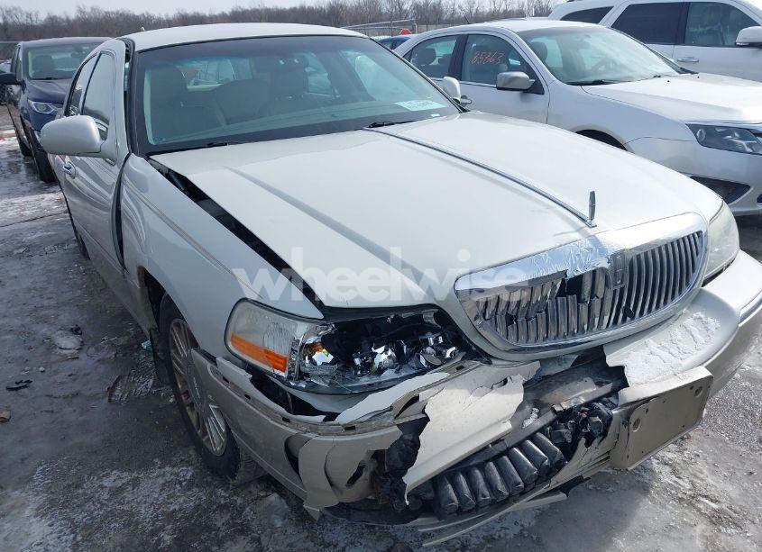 Photo 6 of 2004 Lincoln Town CAR ULTIMATE (VIN 1LNHM83W14Y680645)