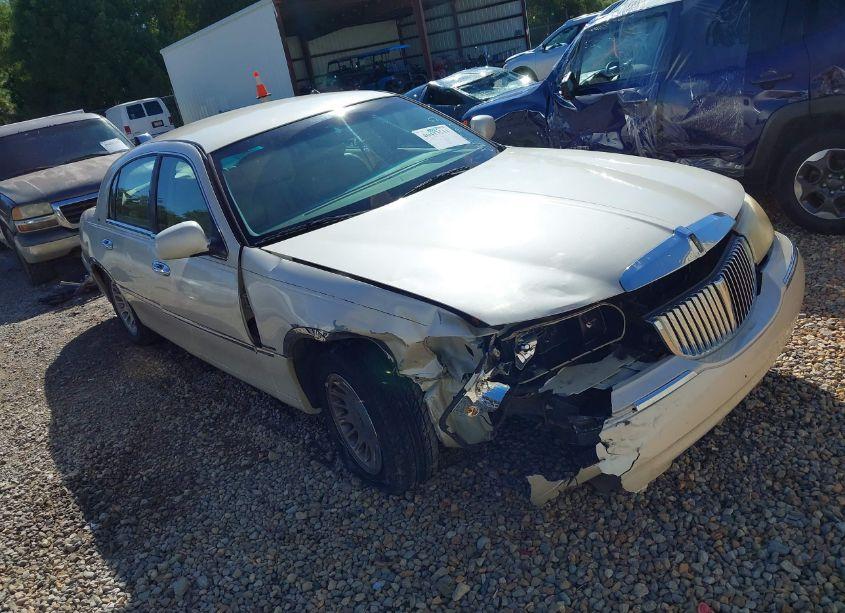 2000 Lincoln Town CAR CARTIER (VIN 1LNHM83W1YY876879) main photo