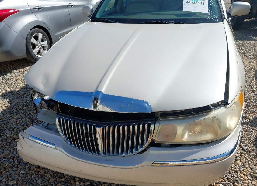 Photo 10 of 2000 Lincoln Town CAR CARTIER (VIN 1LNHM83W1YY876879)