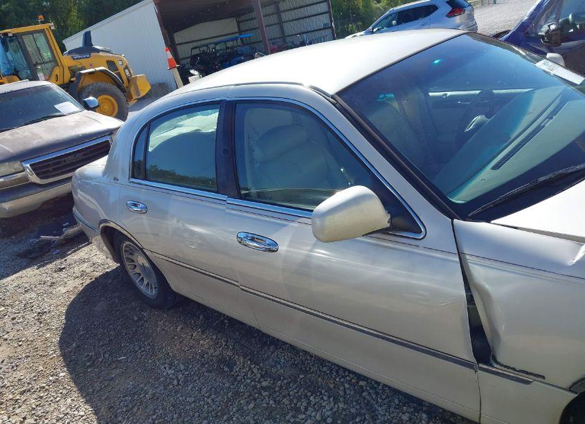 Photo 13 of 2000 Lincoln Town CAR CARTIER (VIN 1LNHM83W1YY876879)