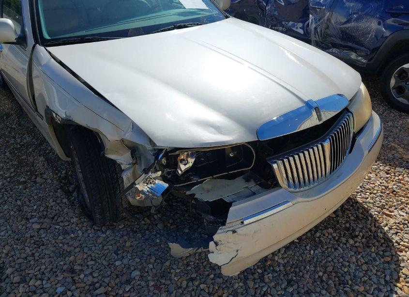 Photo 6 of 2000 Lincoln Town CAR CARTIER (VIN 1LNHM83W1YY876879)