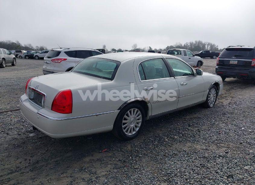 Photo 4 of 2004 Lincoln Town CAR ULTIMATE (VIN 1LNHM83W24Y614203)