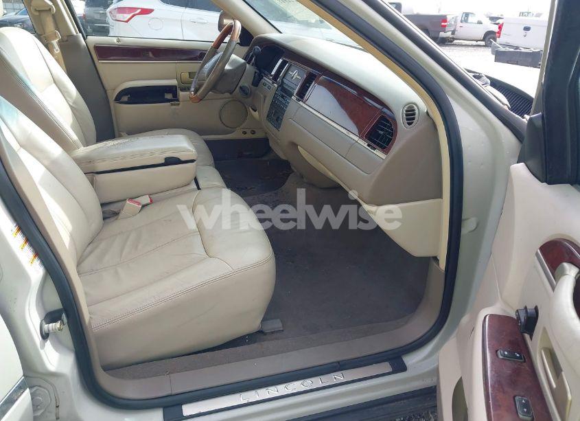Photo 5 of 2004 Lincoln Town CAR ULTIMATE (VIN 1LNHM83W24Y614203)