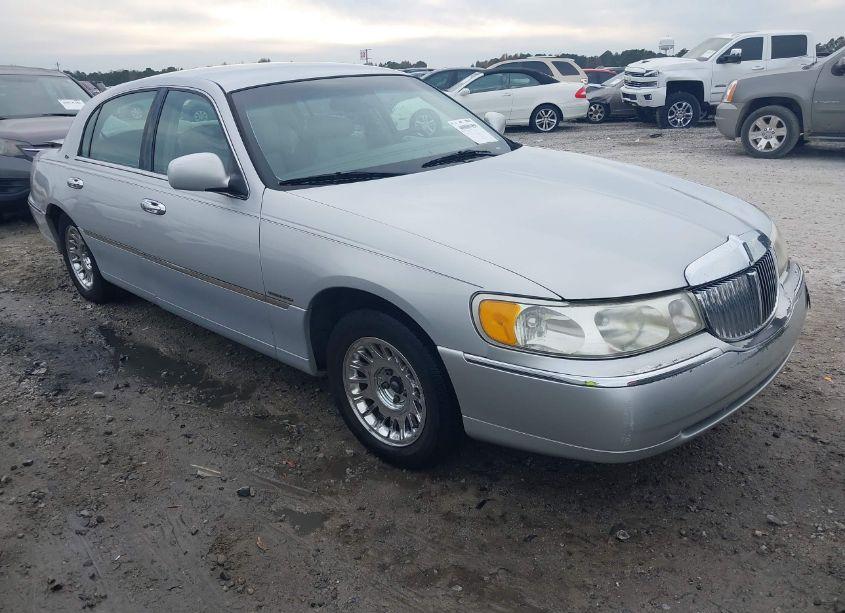 2001 Lincoln Town CAR CARTIER (VIN 1LNHM83W31Y608082) main photo