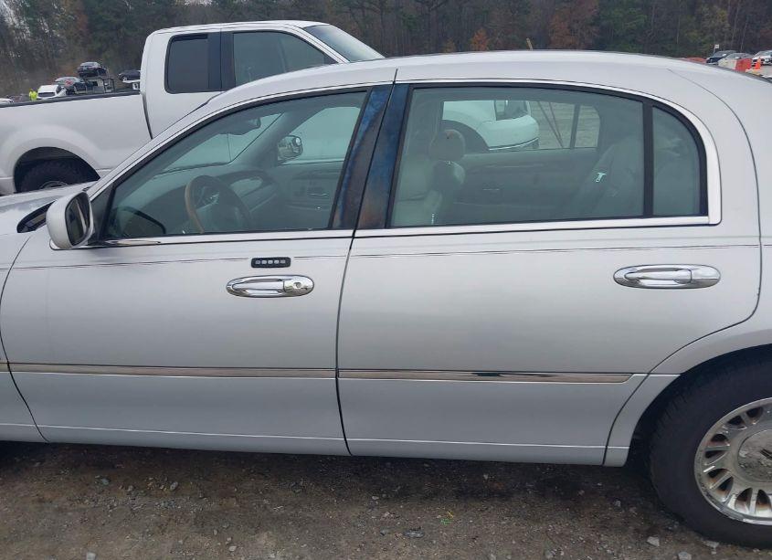 Photo 14 of 2001 Lincoln Town CAR CARTIER (VIN 1LNHM83W31Y608082)