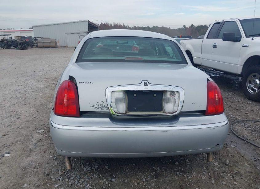 Photo 16 of 2001 Lincoln Town CAR CARTIER (VIN 1LNHM83W31Y608082)