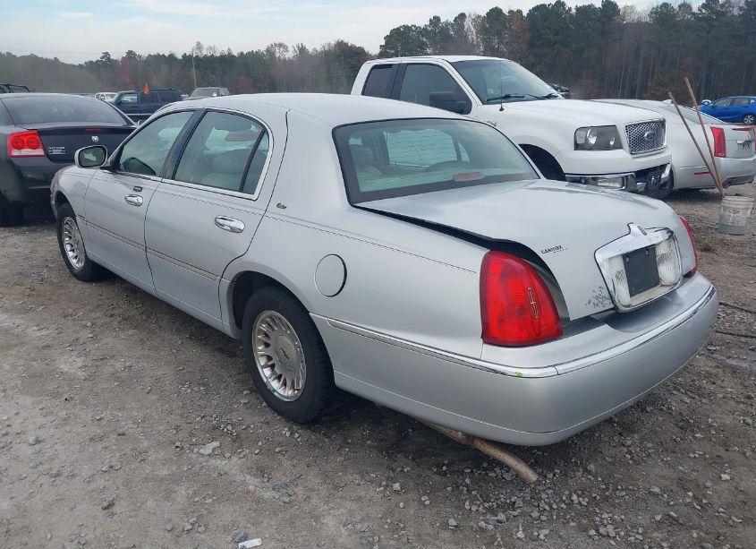 Photo 3 of 2001 Lincoln Town CAR CARTIER (VIN 1LNHM83W31Y608082)