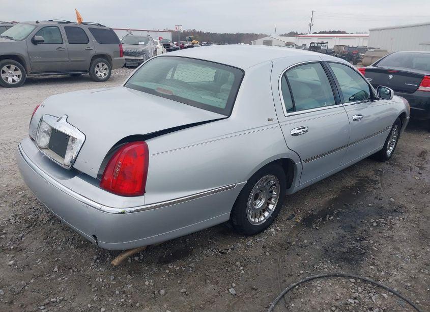 Photo 4 of 2001 Lincoln Town CAR CARTIER (VIN 1LNHM83W31Y608082)